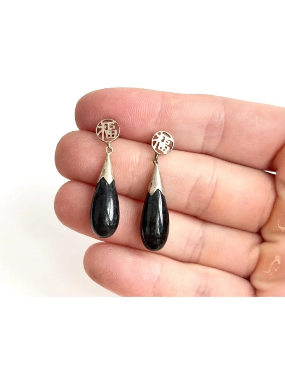 Black Onyx Teardrop Chinese 